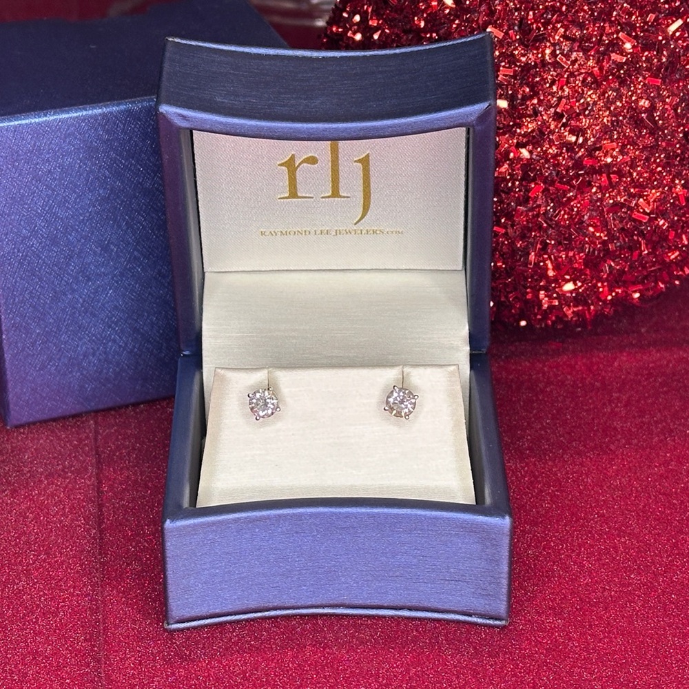 💎✨Sale Diamond 14k White Gold Stud Earrings